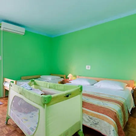 Marija Zdenko Apartment Lopar